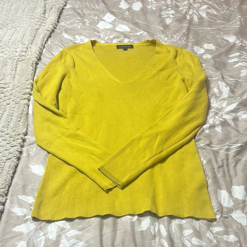 Banana Republic Yellow V-Neck Sweater Lightweight Knit